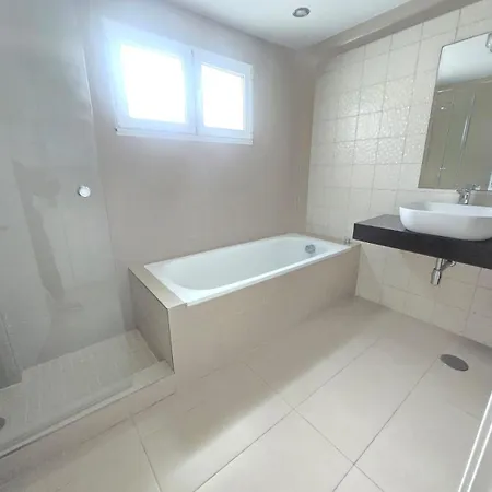 Roof - Vut4217as Lägenhet