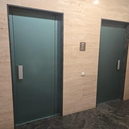 Roof - Vut4217as Apartment